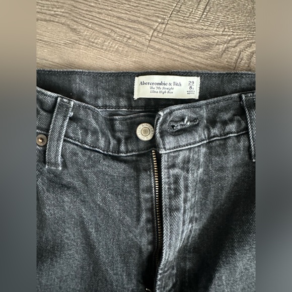 Abercrombie & Fitch 90’s Ultra High-Rise - Picture 2 of 4